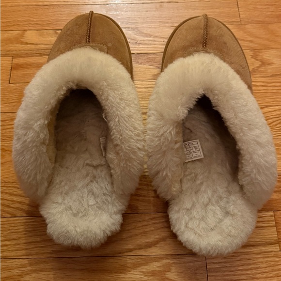 UGG chestnut Brown fluffy sheepskin Coquette Slippers size 10 ๐ - Picture 3 of 5